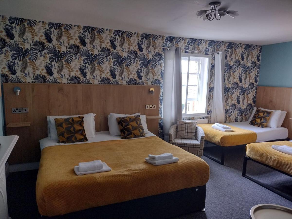 The Crown Inn Кейншам Екстериор снимка