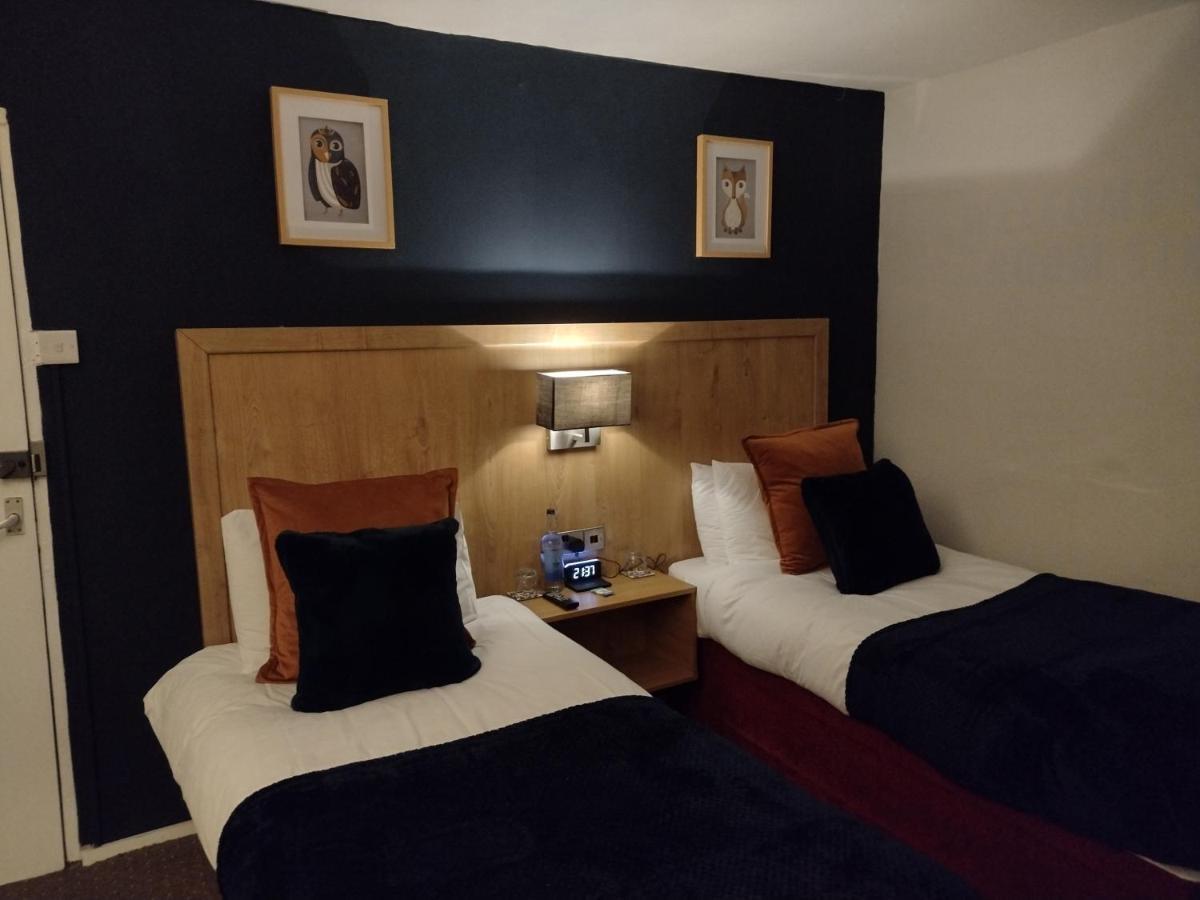 The Crown Inn Кейншам Екстериор снимка