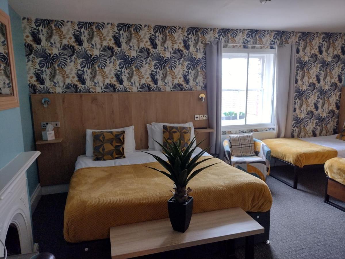 The Crown Inn Кейншам Екстериор снимка