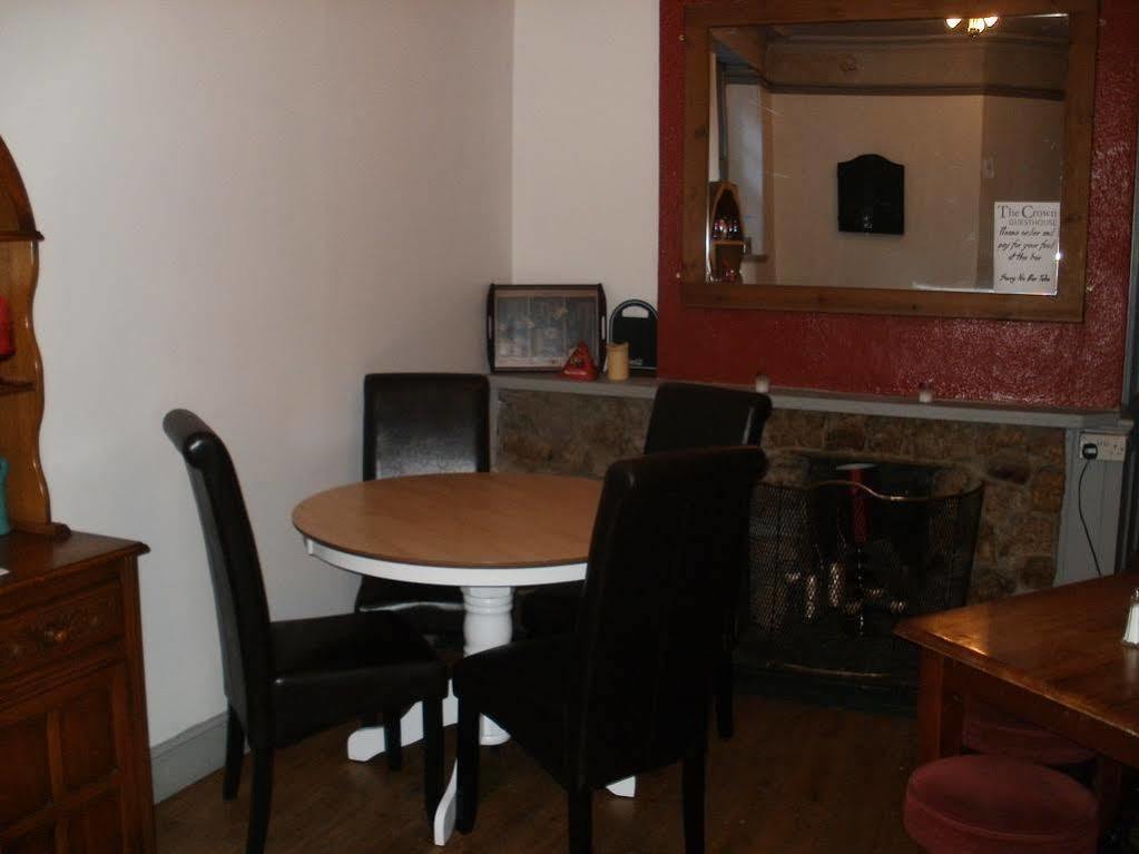 The Crown Inn Кейншам Екстериор снимка