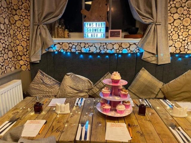 The Crown Inn Кейншам Екстериор снимка